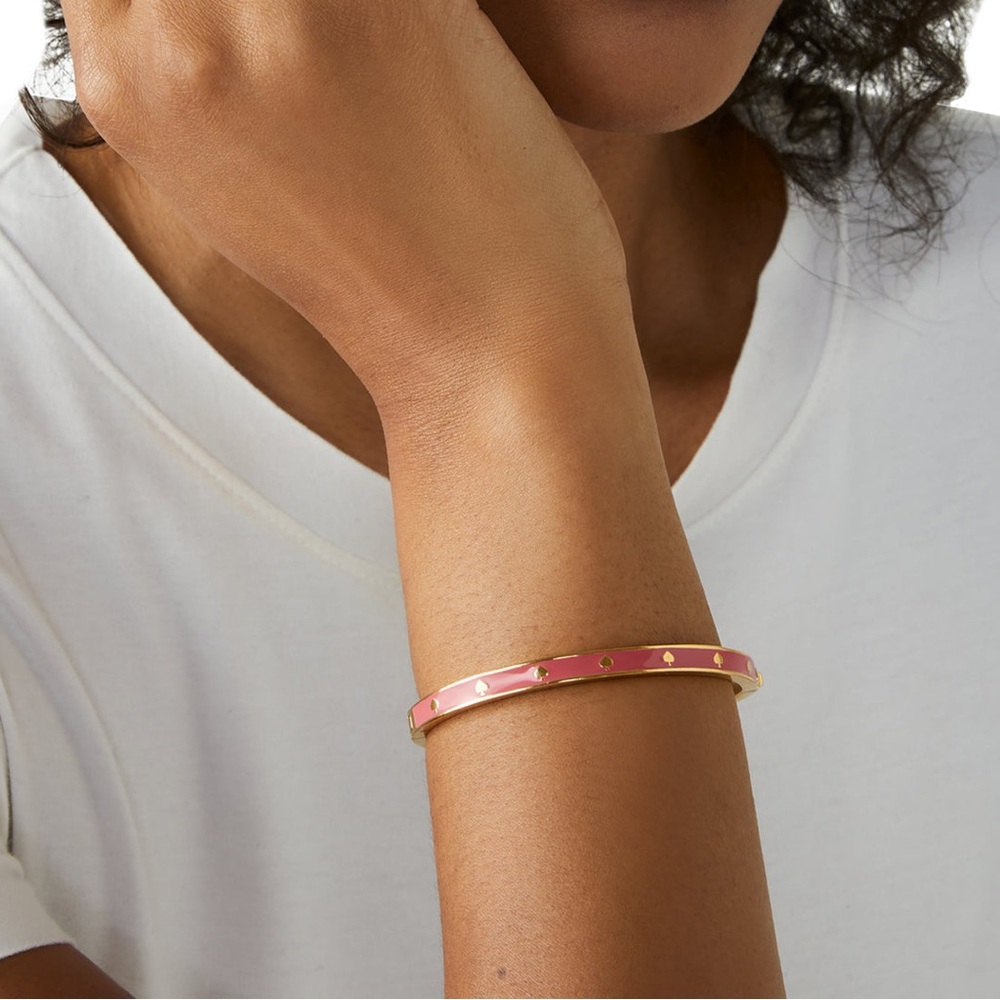 88 |🍁Kate Spade Spot the Spade Enamel Hinged Bangle Bracelet in Surf Pink
